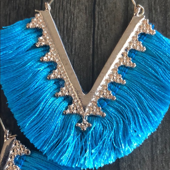Blue tassel earrings - Picture 3 of 4
